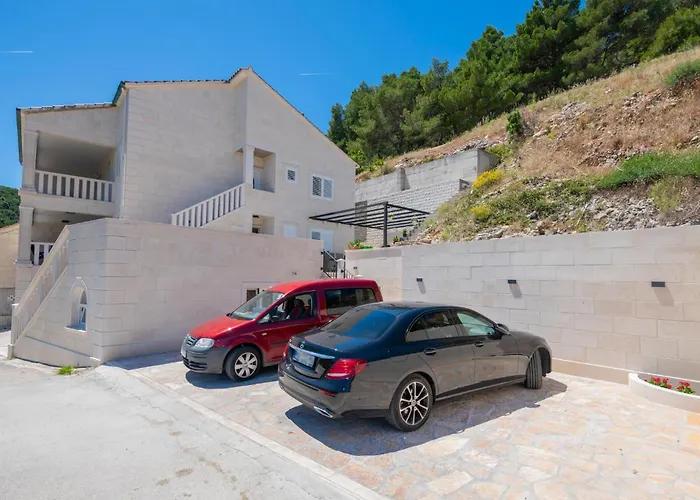 Awesome Home In Pucisca With House Sea View