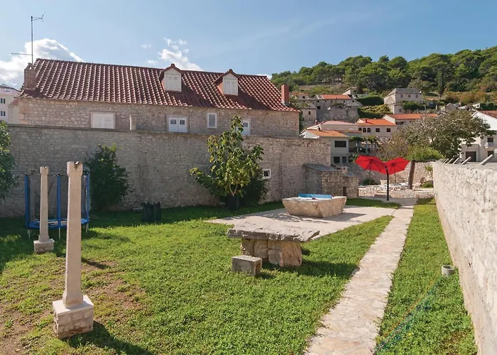 Holiday Home Pucisca Gospe Lurdske