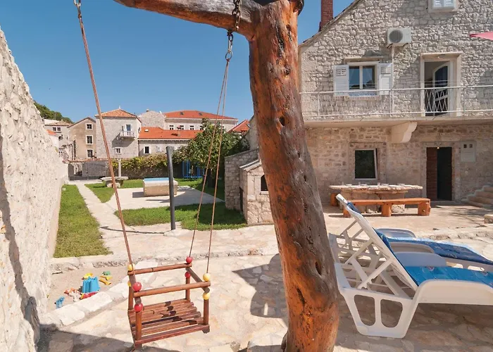 Holiday Home Pucisca Gospe Lurdske
