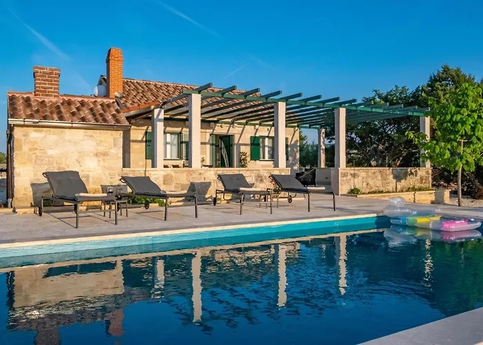 Beautiful Home In Pucisca - Praznica