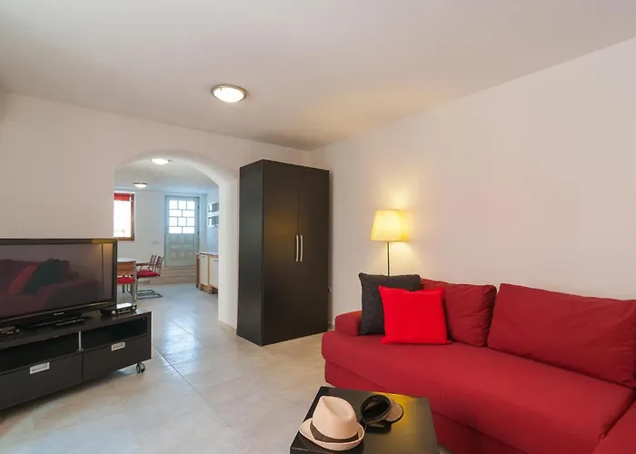 Beautiful Home In Pucisca With House Sea View
