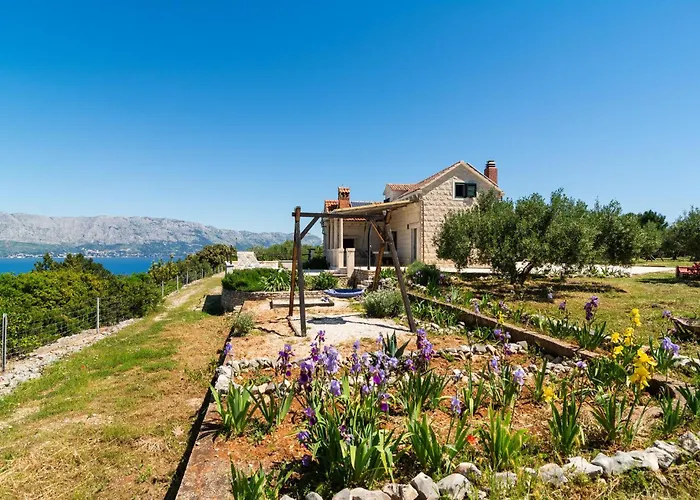 Amazing Home In Pucisca With Wifi